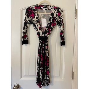 DVF 0 Rare White Pink & Black Wrap Dress